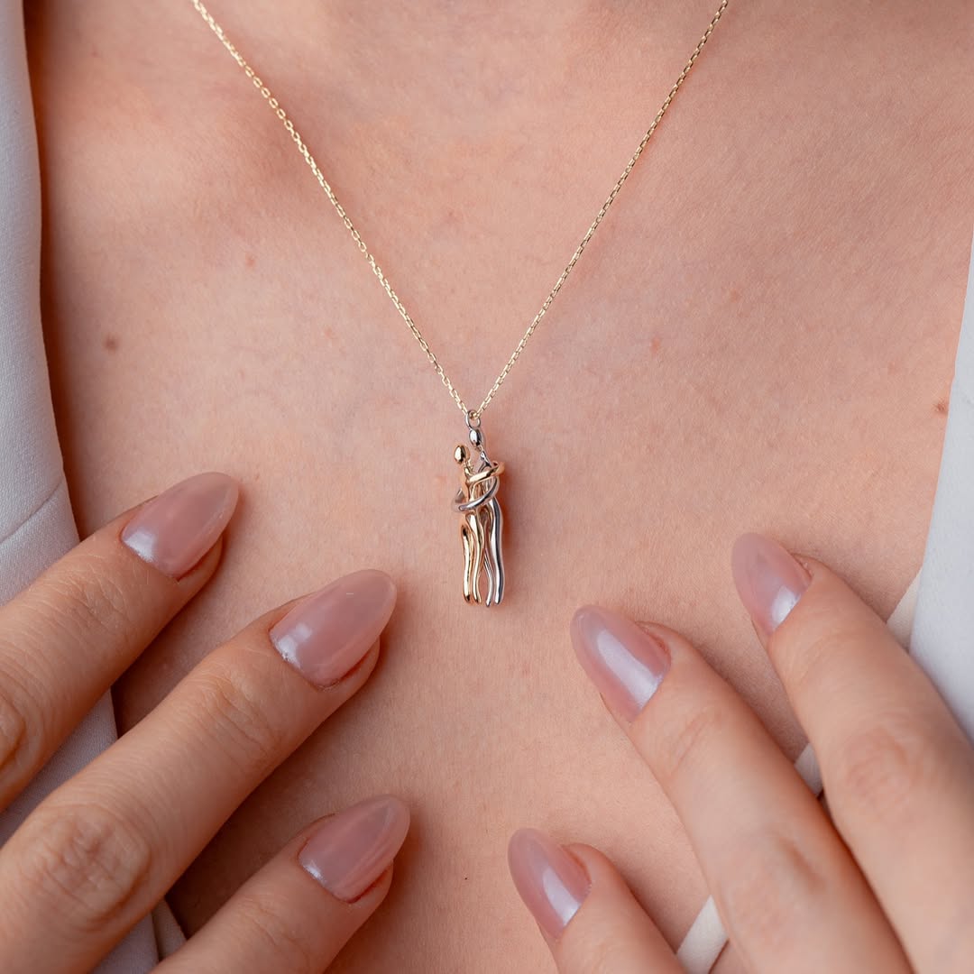 Sarılan Çift Kolye