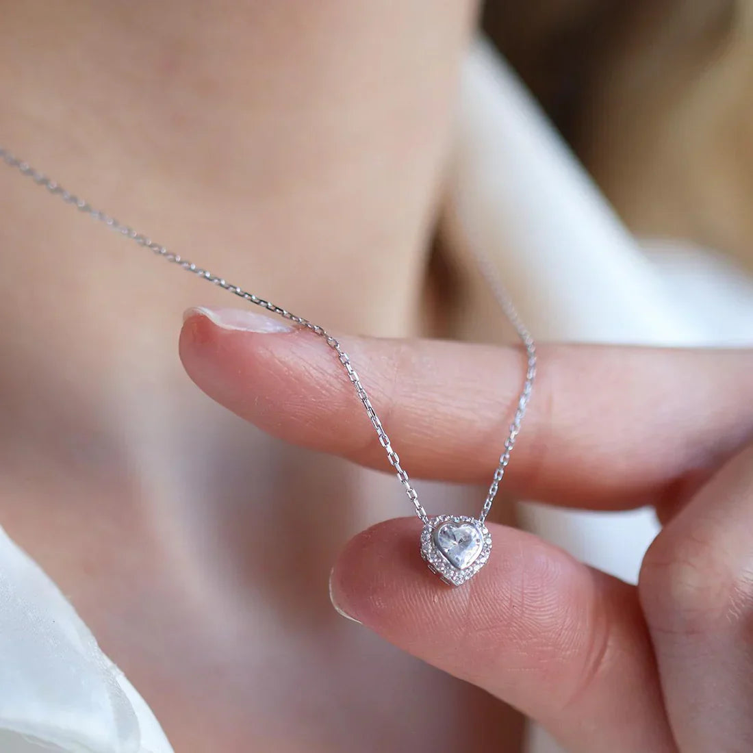Beyaz Kalp Kolye
