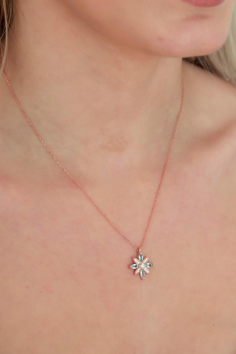 925 Ayar Aquamarin Taşlı Çiçek Kadın Gümüş Kolye