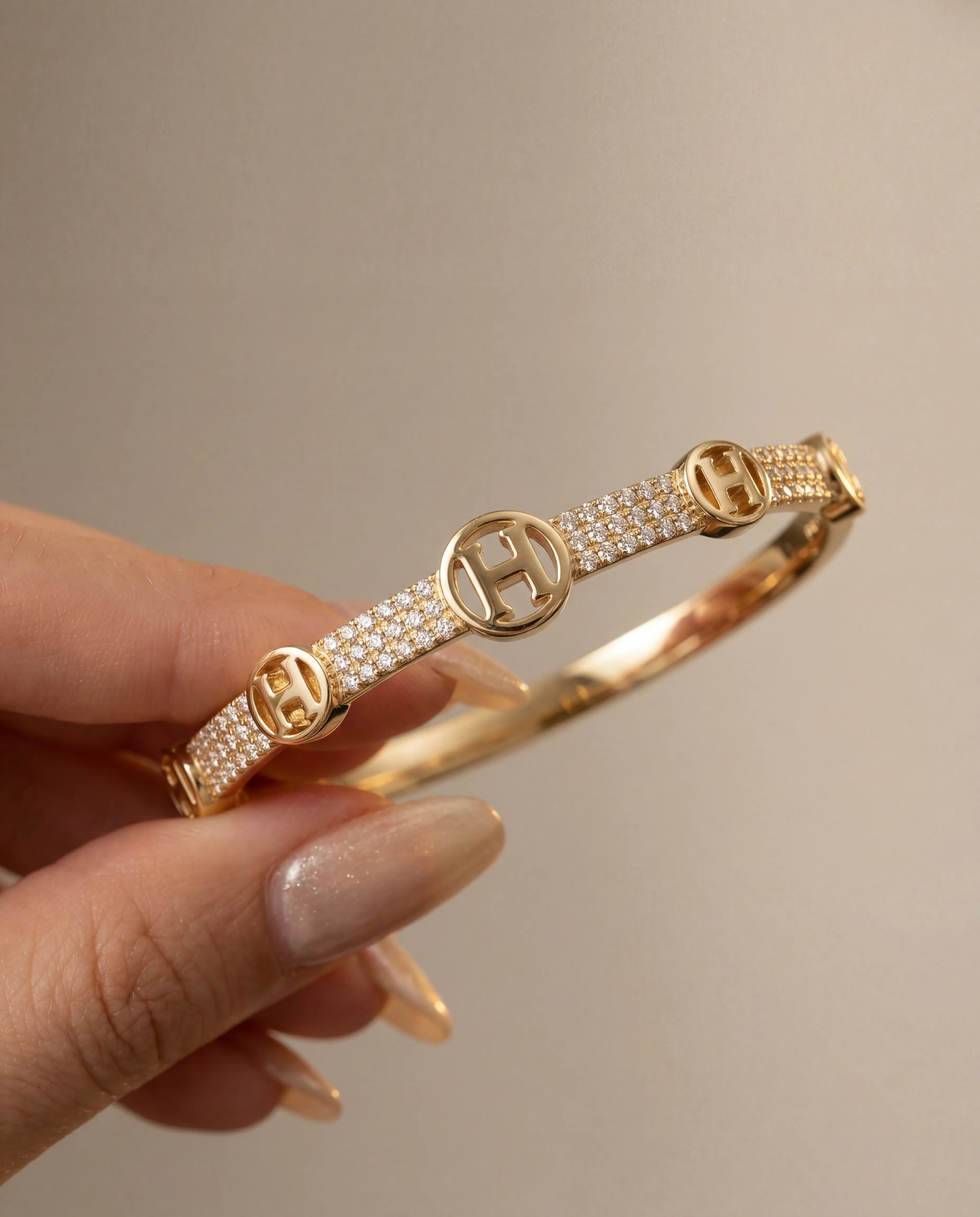Her 18k gold kaplama kelepçe